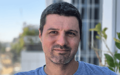 תאמינו לי | בעולם של פייק ו-AI – איך נדע למי להאמין? | הוא בונה רשת מבוססת אמון | אסף גלבוע אמיר – פופקורן 363