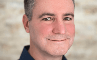 האומץ לבלוט | לגייס אנשים בלי ניסיון | איך חברה קטנה נראית גדולה | אודי לדרגור – פופקורן 394